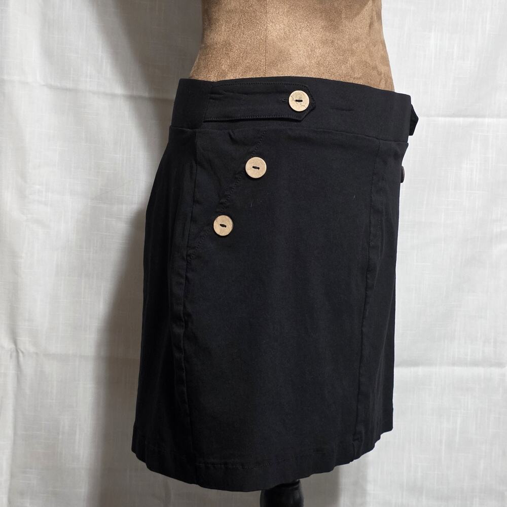 SOHO Apparel Ltd Black Skort Women Medium Button Accent Stretch Career Casual